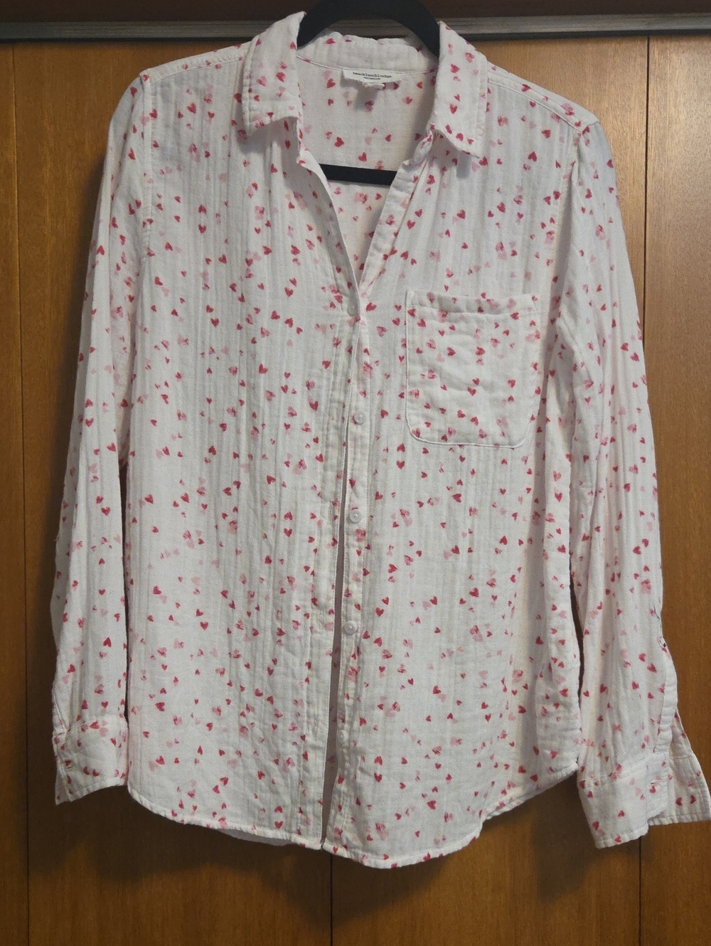 beachlunchlounge White Button-Up Shirt with Pink Heart Print
